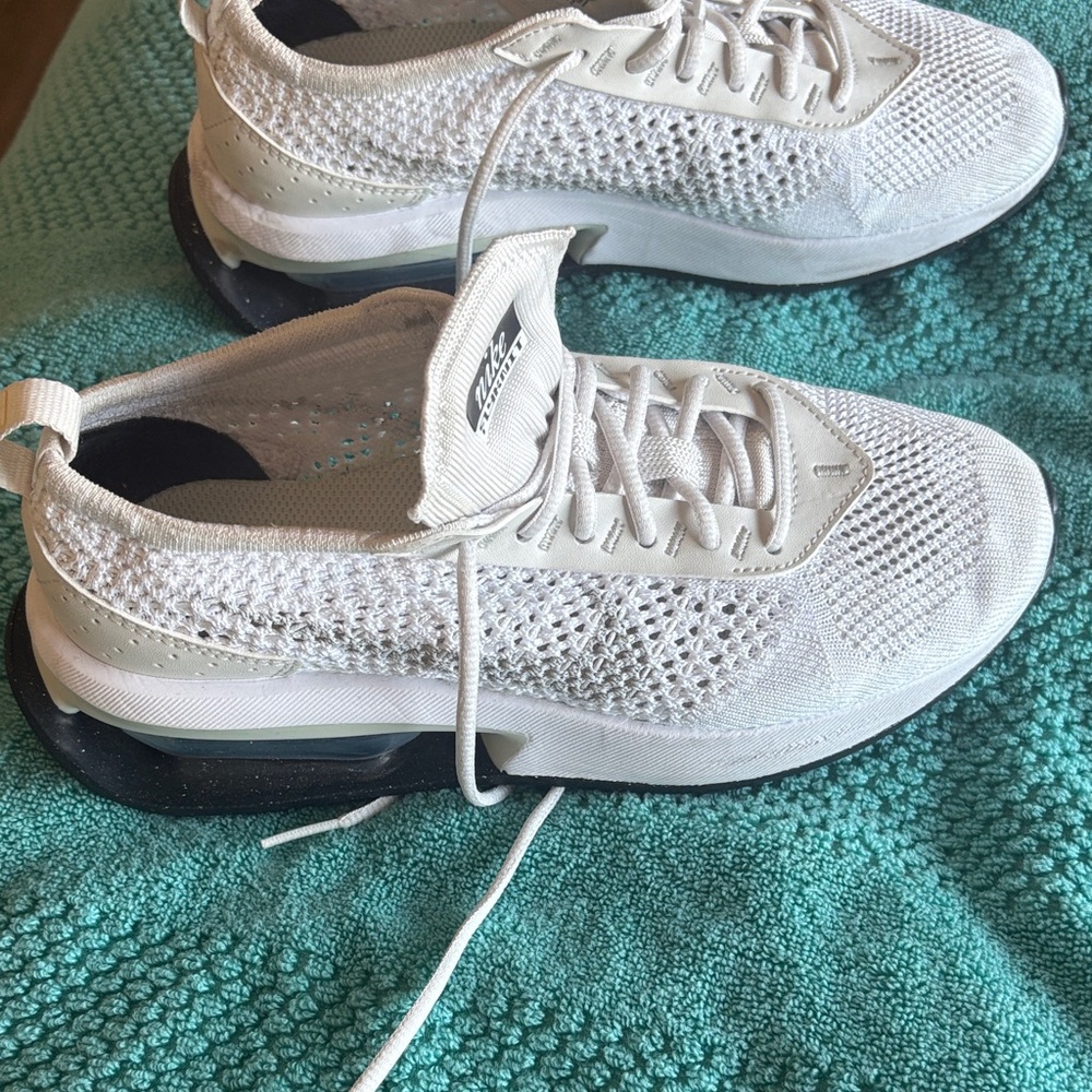 Nike White and Black Women's Sneakers
